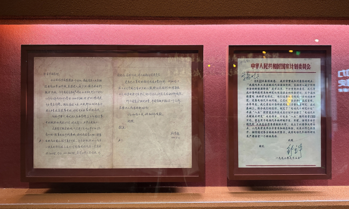 Bức thư tay của nhà khoa học Tiền Học Sâm gửi Chính phủ Trung Quốc vào 1992 tại bảo tàng Di-space BYD ở thành phố Trịnh Châu. Ảnh: Thành Nhạn