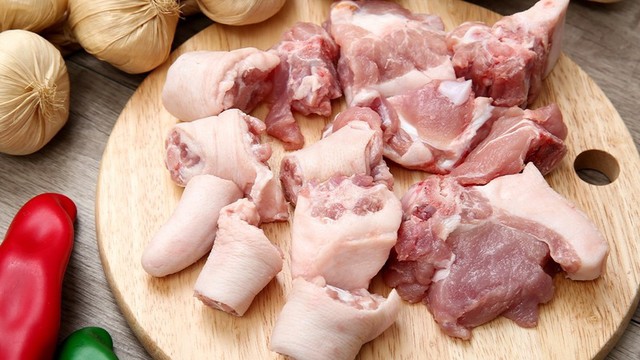 Ba bộ phận rất quý trên cơ thể lợn tốt như nhân sâm, tổ yến, chế biến theo cách này ăn giúp cơ thể tràn đầy sức sống 1 Đuôi lợn có rất nhiều công dụng cho sức khỏe. Ảnh: TL