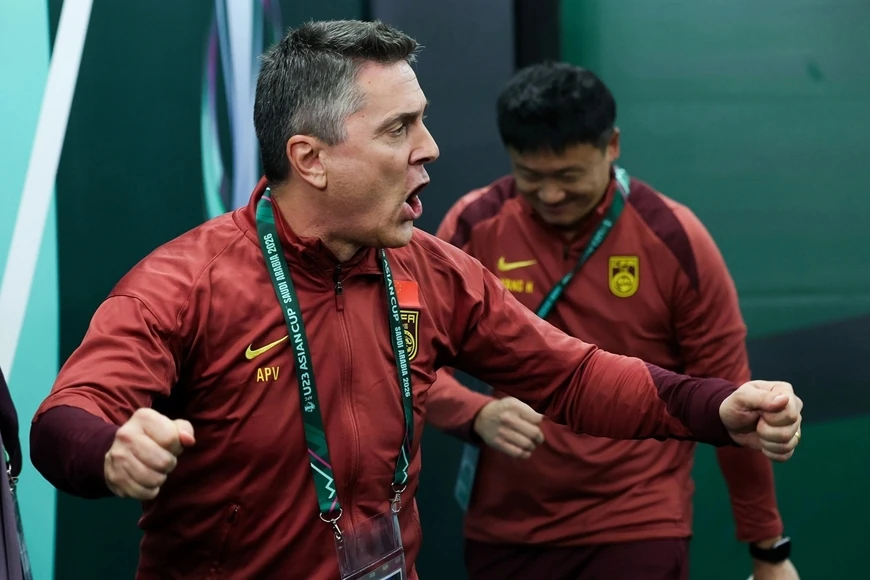 HLV Antonio Puche sẽ hành xử U-23 Trung Quốc là kèo dưới, đó là bài toán khó cho HLV Kim Sang-sik. Ảnh:AFC Dao-to- Puche.jpg