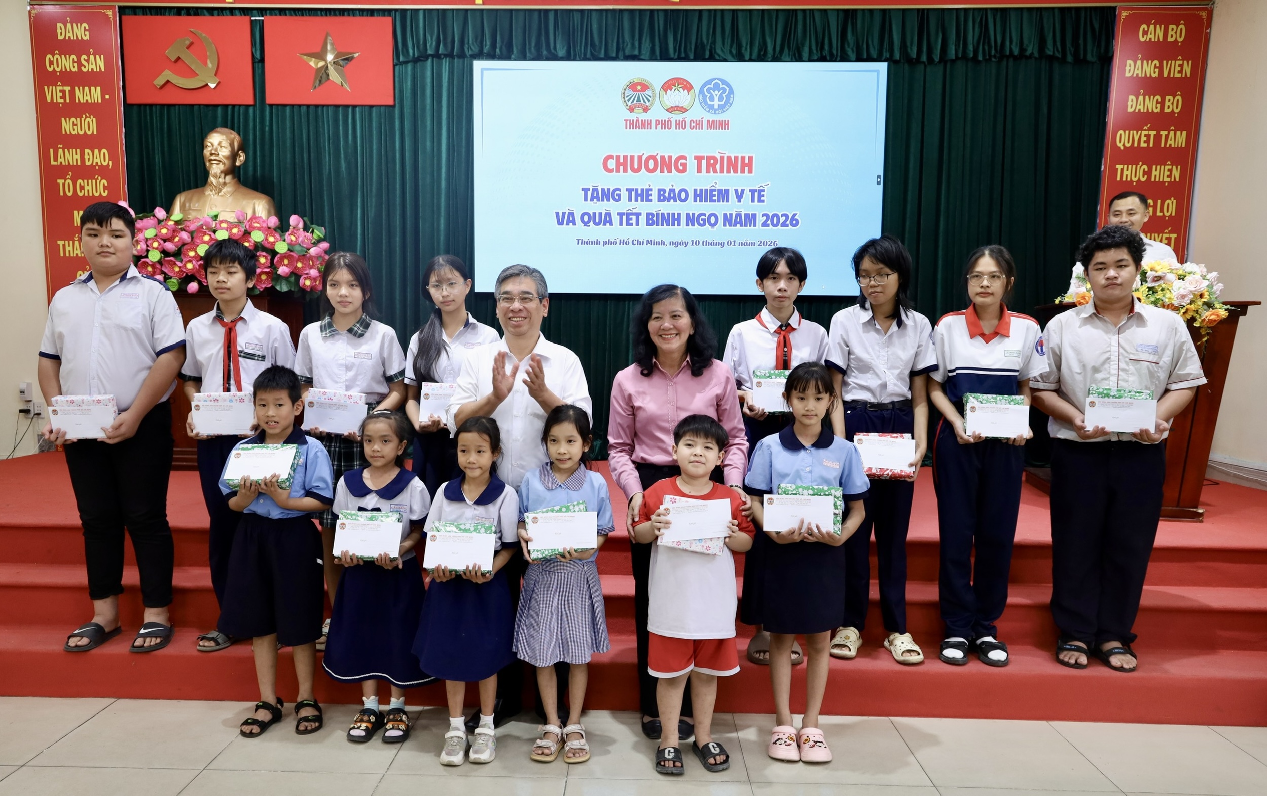 Ban Thường vụ Thành ủy TPHCM yêu cầu cán bộ, đảng viên không tổ chức thăm, chúc Tết cấp trên - Ảnh 1.