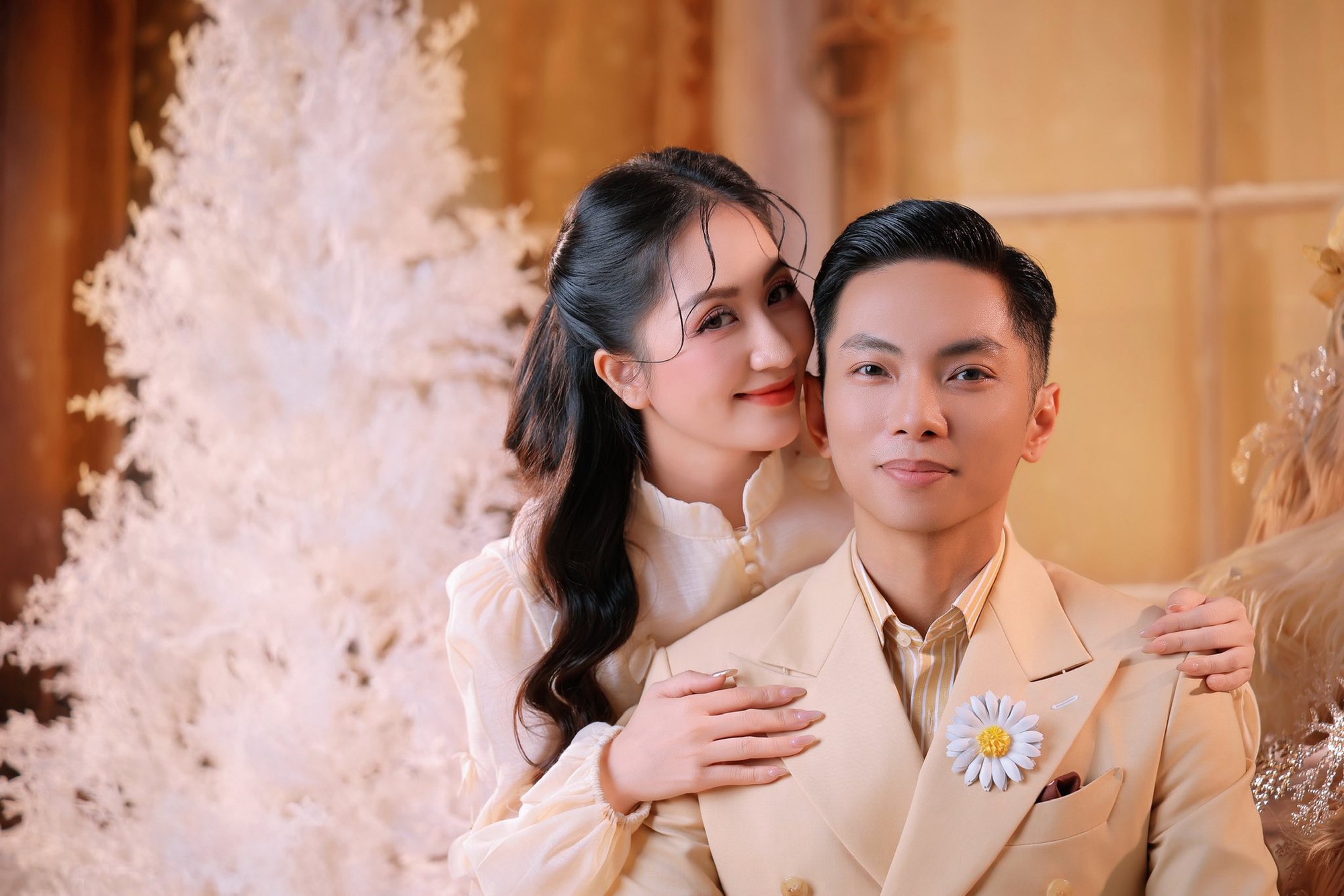 Bạn nhảy của Phan Hiển nói thẳng về Khánh Thi: Chị ấy Bạn nhảy của Phan Hiển nói thẳng về Khánh Thi: Chị ấy