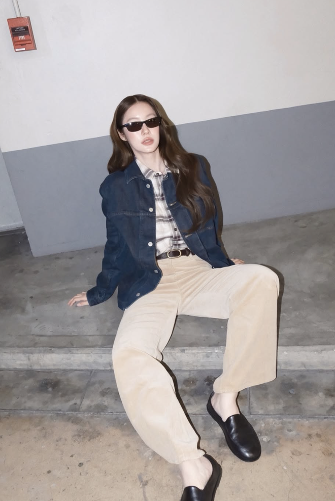 Bản phối đời thường trở nên ấn tượng hơn với. áo khoác denim  - Ảnh 1.