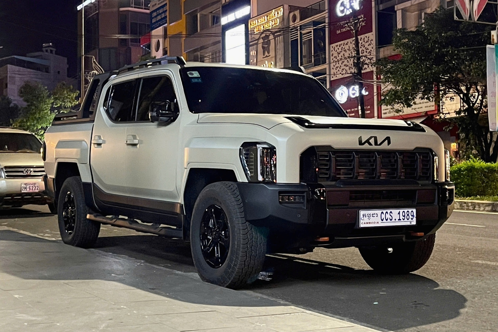 Bán tải đầu tay của Kia về Việt Nam: Diện mạo độc lạ, đối đầu Ford Ranger - 1