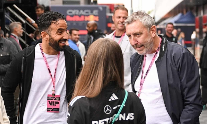 HLV Ruben Amorim (trái) và Giám đốc bóng đá Jason Wilcox, khi Man Utd đi xem sự kiện F1 Grand Prix ở Silverstone, Vương quốc Anh ngày 6/7/2025. Ảnh: EPA