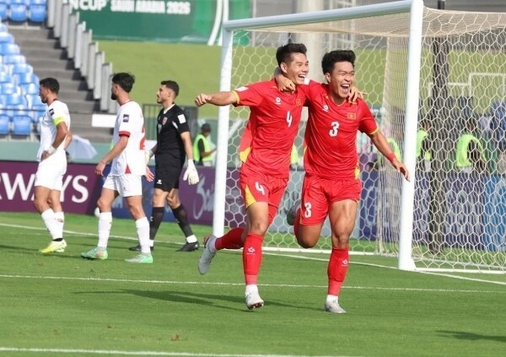 Báo Hàn Quốc chỉ ra vũ khí bí mật của HLV Kim Sang Sik trước U23 Jordan - 1