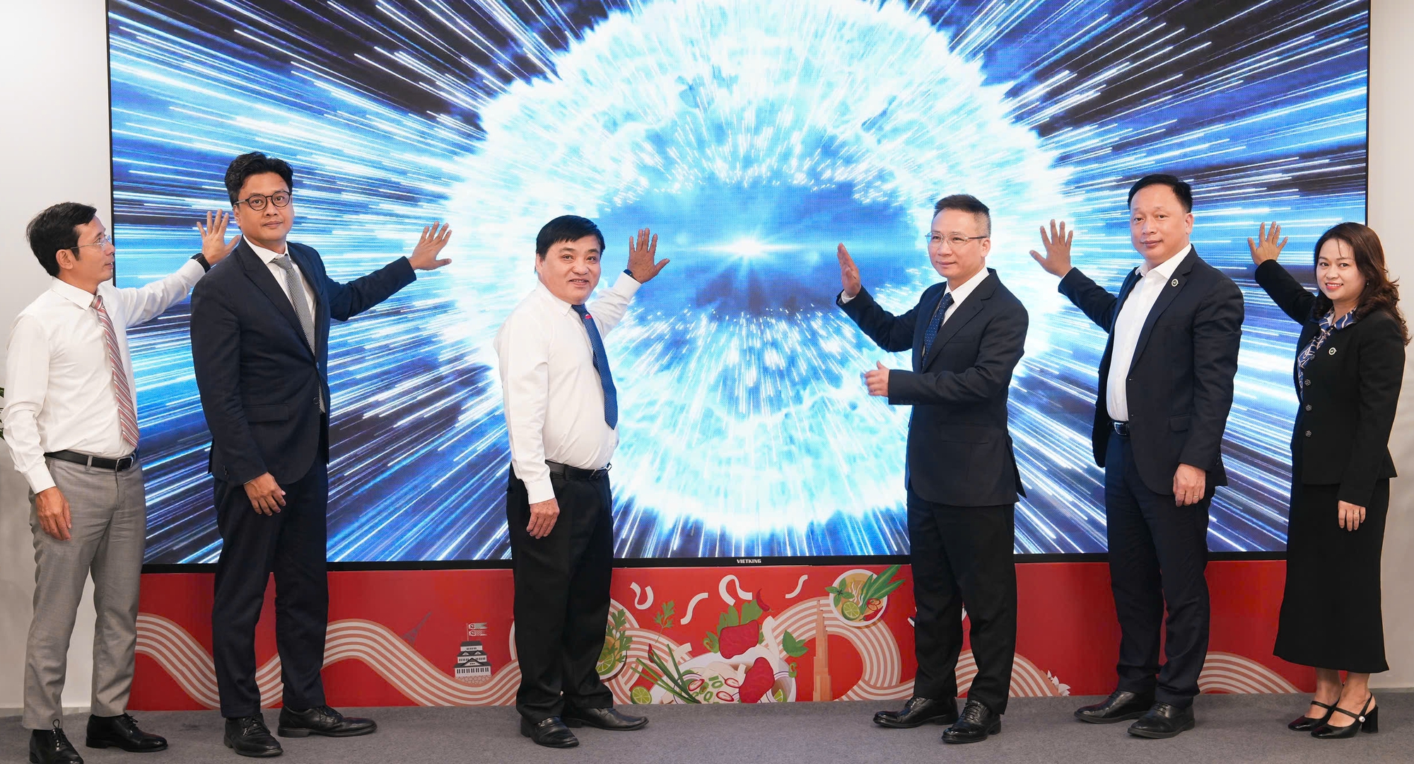 Báo Tuổi Trẻ chính thức ra mắt trang Chứng khoán: Kênh tham chiếu thông tin tin cậy 1 chứng khoán - Ảnh 1.