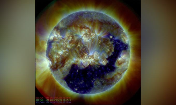 Vành nhật hoa của Mặt Trời ngày 19/1. Ảnh: NASA