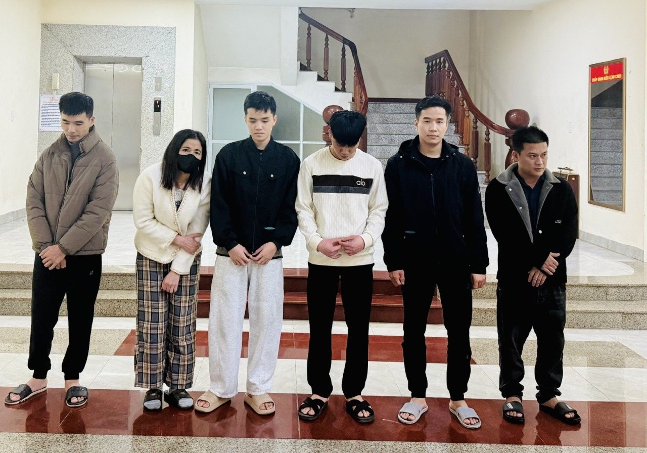 Quảng Trị: Bắt 6 nghi phạm liên quan đường dây đánh bạc 100 tỉ đồng- Ảnh 1. Quảng Trị: Bắt 6 nghi phạm liên quan đường dây đánh bạc 100 tỉ đồng- Ảnh 1.