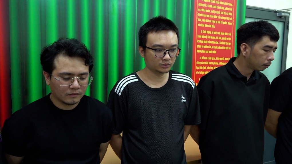 Bắt 61 người trong đường dây kinh doanh khí cười tại các quán bar ở TPHCM - 1