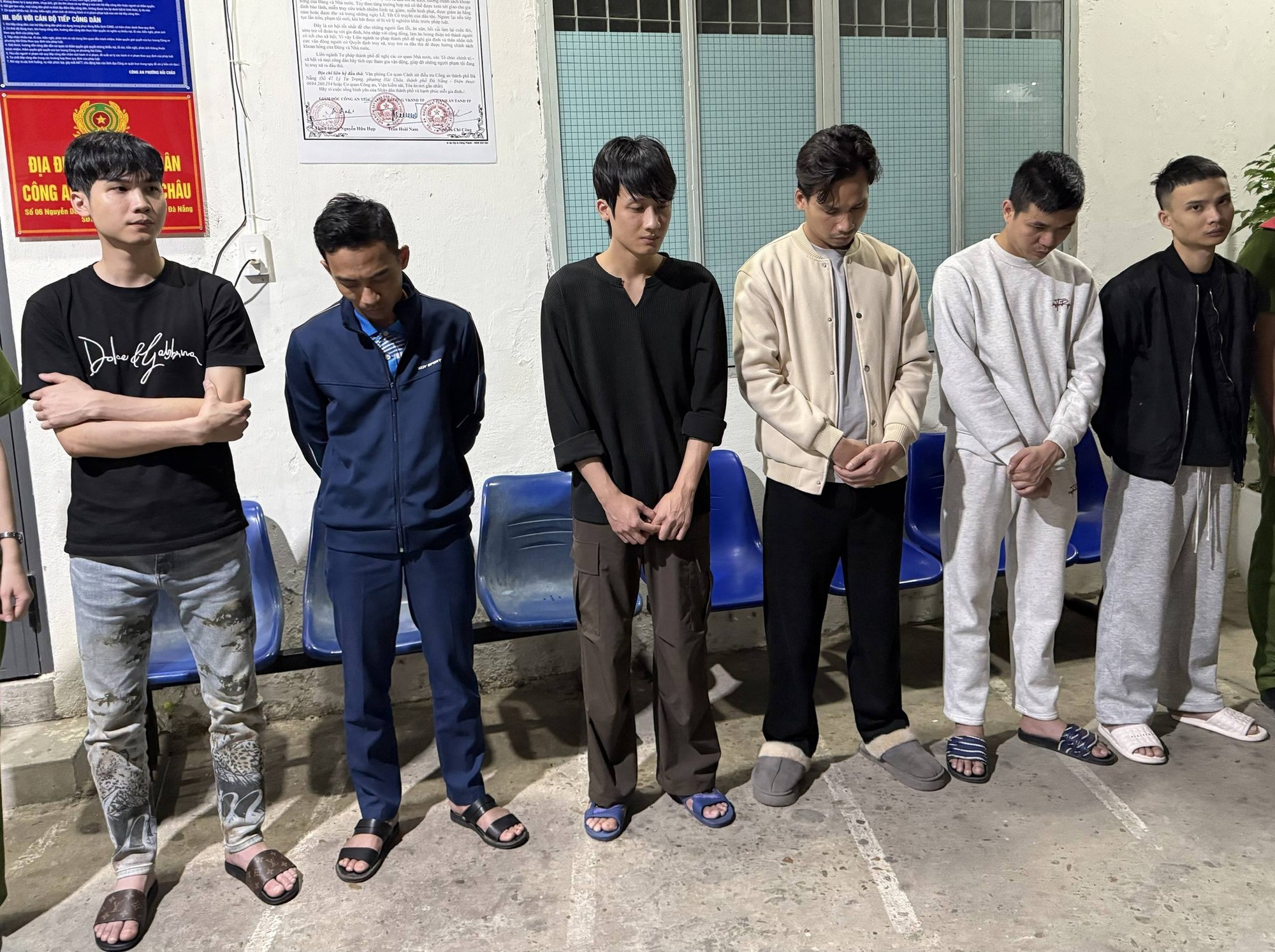 Bắt Nguyễn Văn Chung và 6 người đàn ông, khám xét khẩn cấp nhiều địa điểm- Ảnh 1.