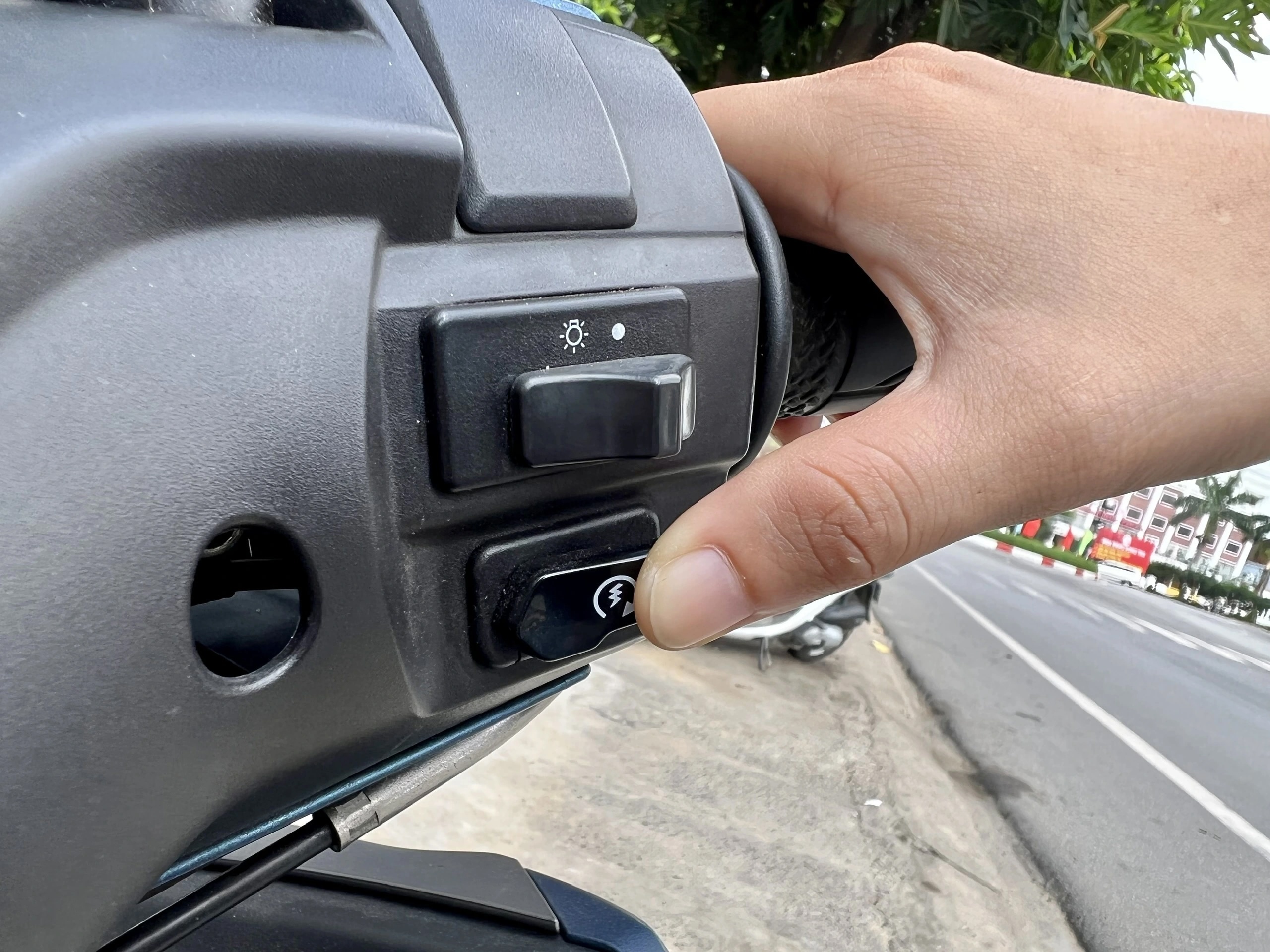 Xe máy khó đề nổ khi trời lạnh: Bất thường hay bình thường? - Ảnh 1.