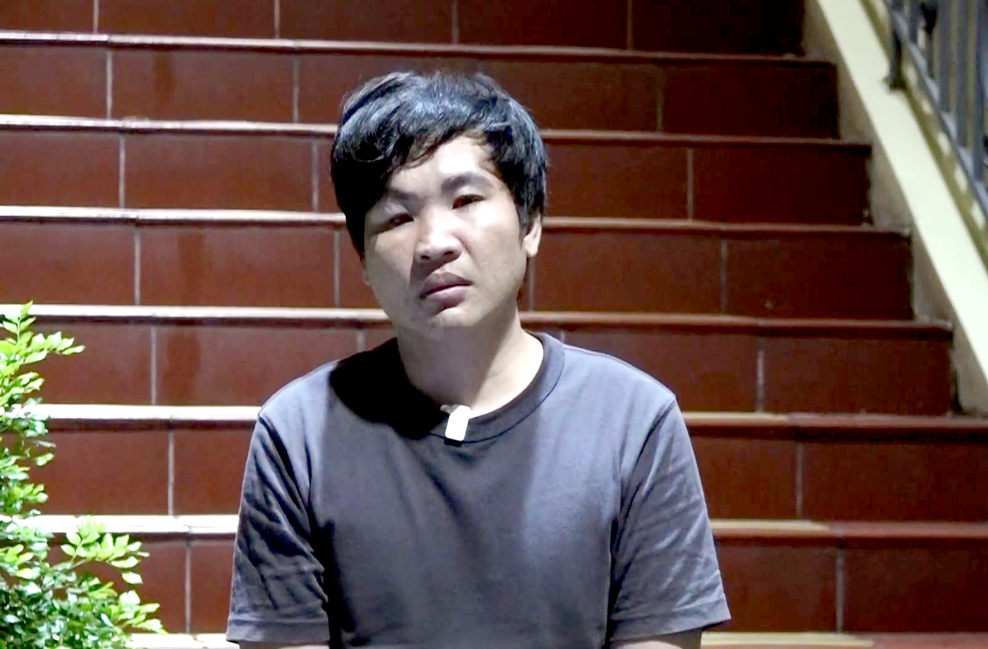 Bắt ‘chuyên gia tài chính’ ở Campuchia lừa đảo hơn 7 tỉ đồng bằng kịch bản đầu tư vàng - Ảnh 1.