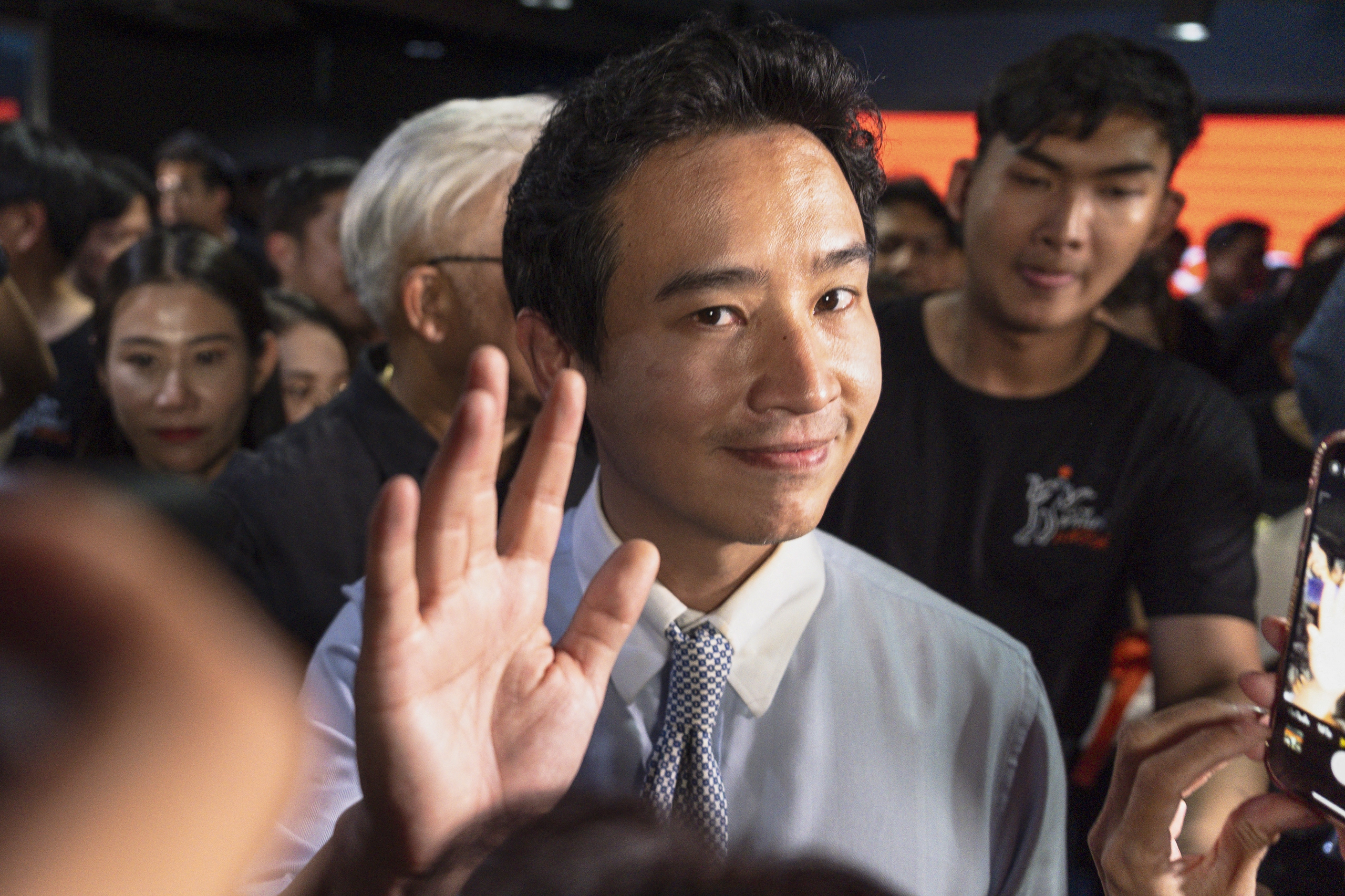 Bầu cử Thái Lan: Bài tẩy tung ra, cục diện vẫn khó lường - Ảnh 1. Bầu cử Thái Lan: Bài tẩy tung ra, cục diện vẫn khó lường - Ảnh 1.