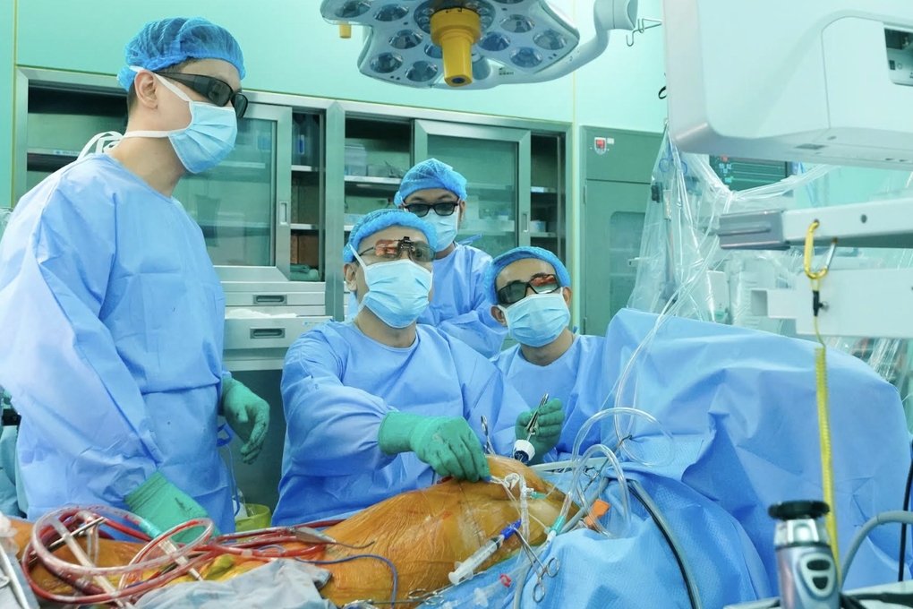 Bệnh viện ở TPHCM mổ ca đặc biệt, lần đầu tiên thực hiện tại Việt Nam - 1