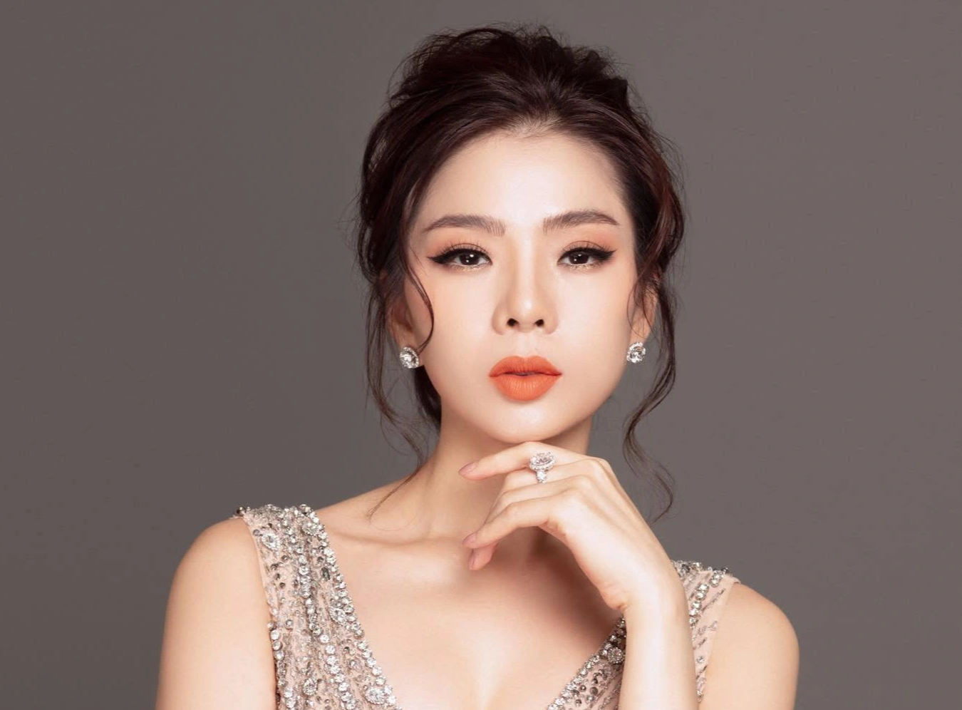 Bị chỉ trích vì phát ngôn văng tục, 'đốp chát' với khán giả, Lệ Quyên nói gì?- Ảnh 1.