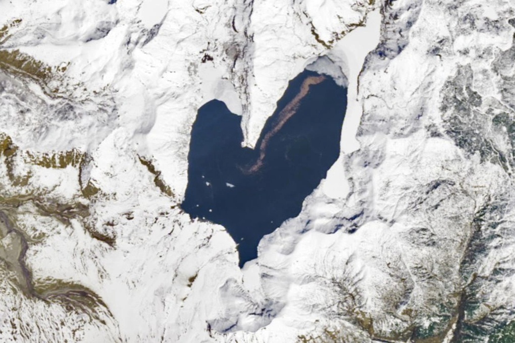 Bí mật đằng sau hồ nước có hình trái tim - 1