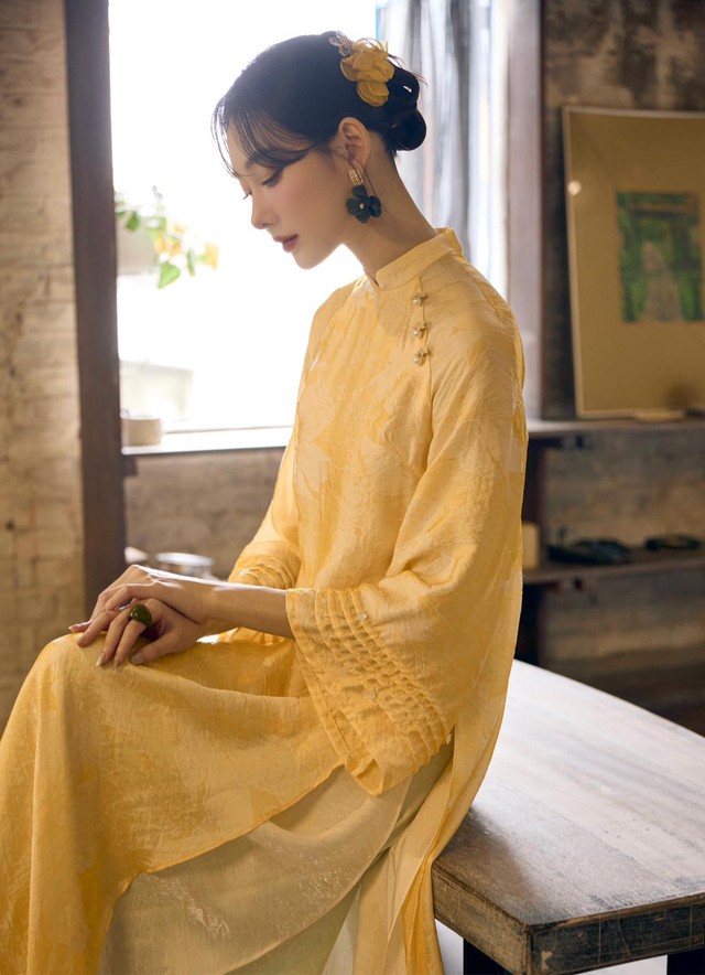 Bí quyết chọn phụ kiện cho áo dài thêm sang trọng, quý phái - Ảnh 1.