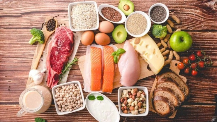 Bên cạnh chế độ ăn, việc duy trì các hoạt động thể chất như đi bộ, cardio hoặc tập kháng lực sẽ giúp tăng hiệu quả đốt cháy calo