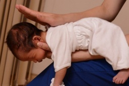 Những bước quan trọng cứu trẻ bị sặc sữa cha mẹ cần biết