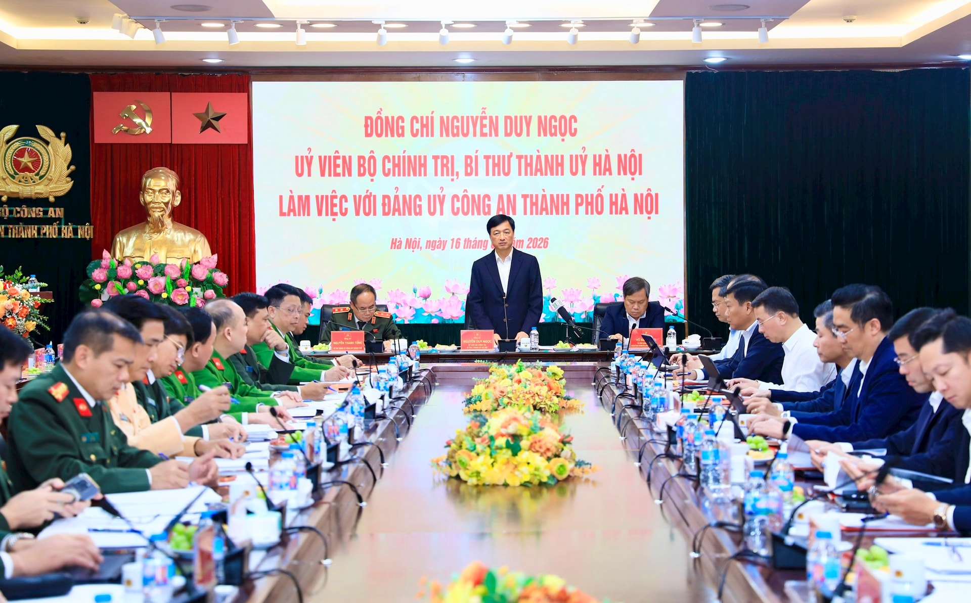 Bí thư Hà Nội: Công bố công khai biện pháp xử lý phạt nguội để người dân biết - Ảnh 1.