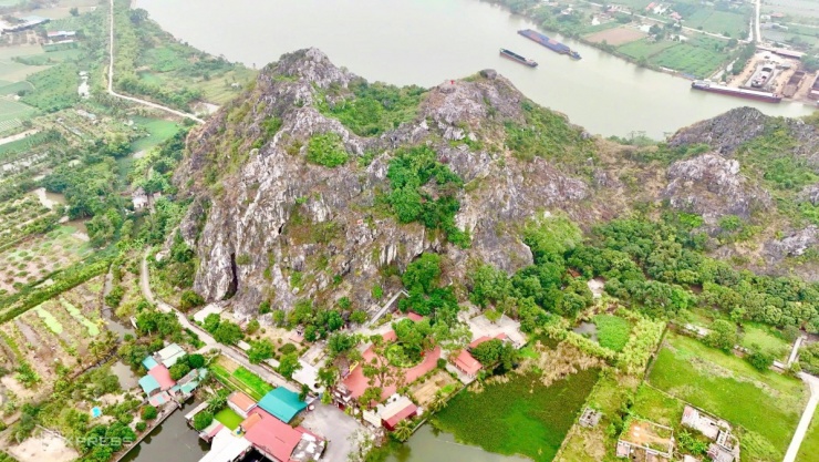 Bia ma nhai khắc trên vách đá - bảo vật quốc gia trong động Kính Chủ 1 Bia ma nhai khắc trên vách đá - bảo vật quốc gia trong động Kính Chủ - 1