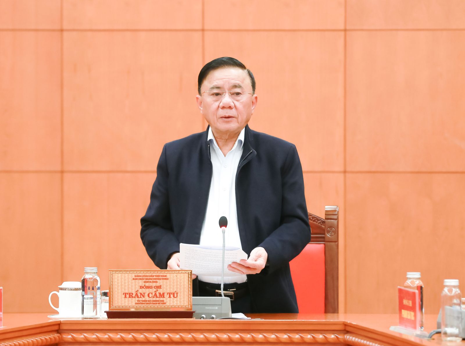 Bộ Chính trị yêu cầu hướng dẫn quản lý, sử dụng đảng phí, khẩn trương làm sạch dữ liệu đảng viên 1 Bộ Chính trị - Ảnh 1.