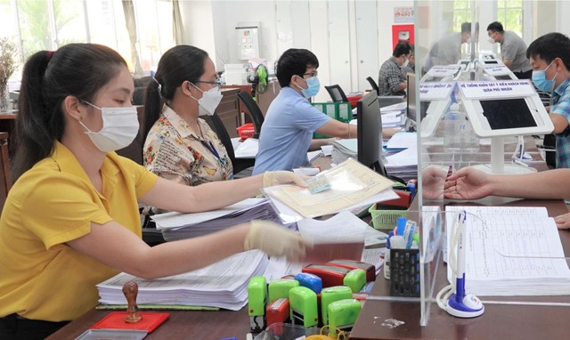 Bộ Nội vụ thông tin về chính sách tiền lương, phụ cấp - Ảnh 1.