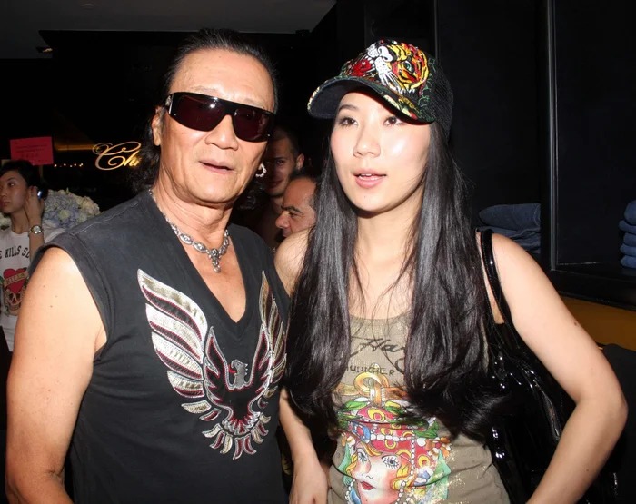 Bố Tạ Đình Phong vung tiền tỷ cưng chiều tình trẻ kém 49 tuổi, cuối cùng Bố Tạ Đình Phong vung tiền tỷ cưng chiều tình trẻ kém 49 tuổi, cuối cùng