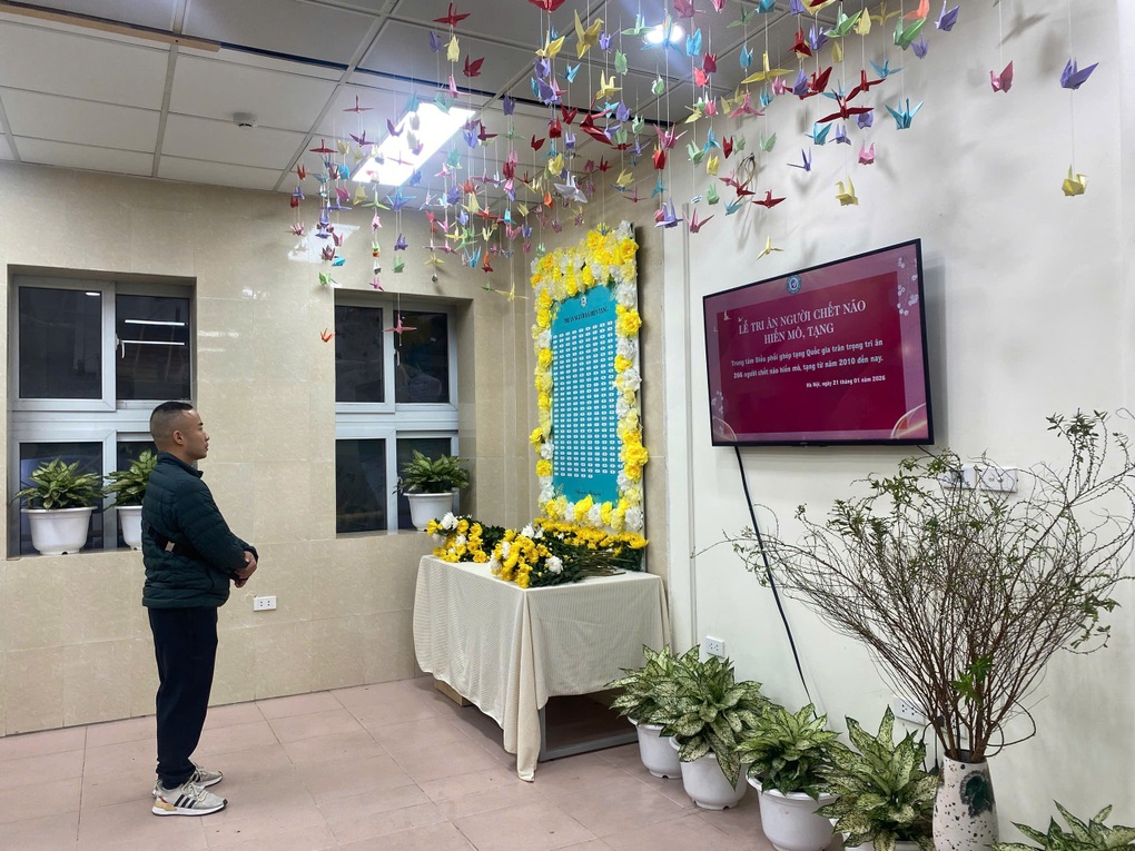 “Bố đã rời xa 2 năm nhưng bữa ăn nào hai con cũng lấy bát đũa mời cơm” - 1