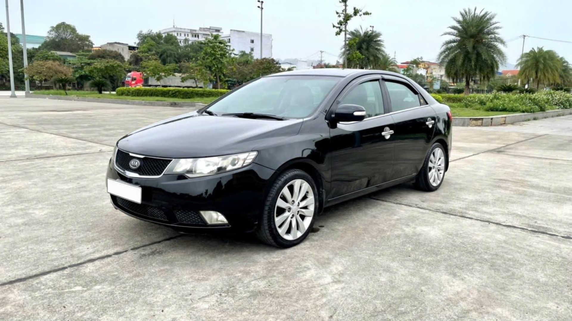 Mua ô tô cũ: Bỏ qua xe trầy xước bên ngoài là sai lầm? - Ảnh 1.