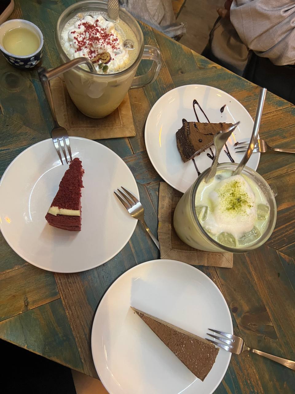 Bỏ tiền làm thượng đế nhưng bị cấm đi vệ sinh, không ngồi quá 1 tiếng tại tiệm bánh chảnh nhất Sài Gòn- Ảnh 5.