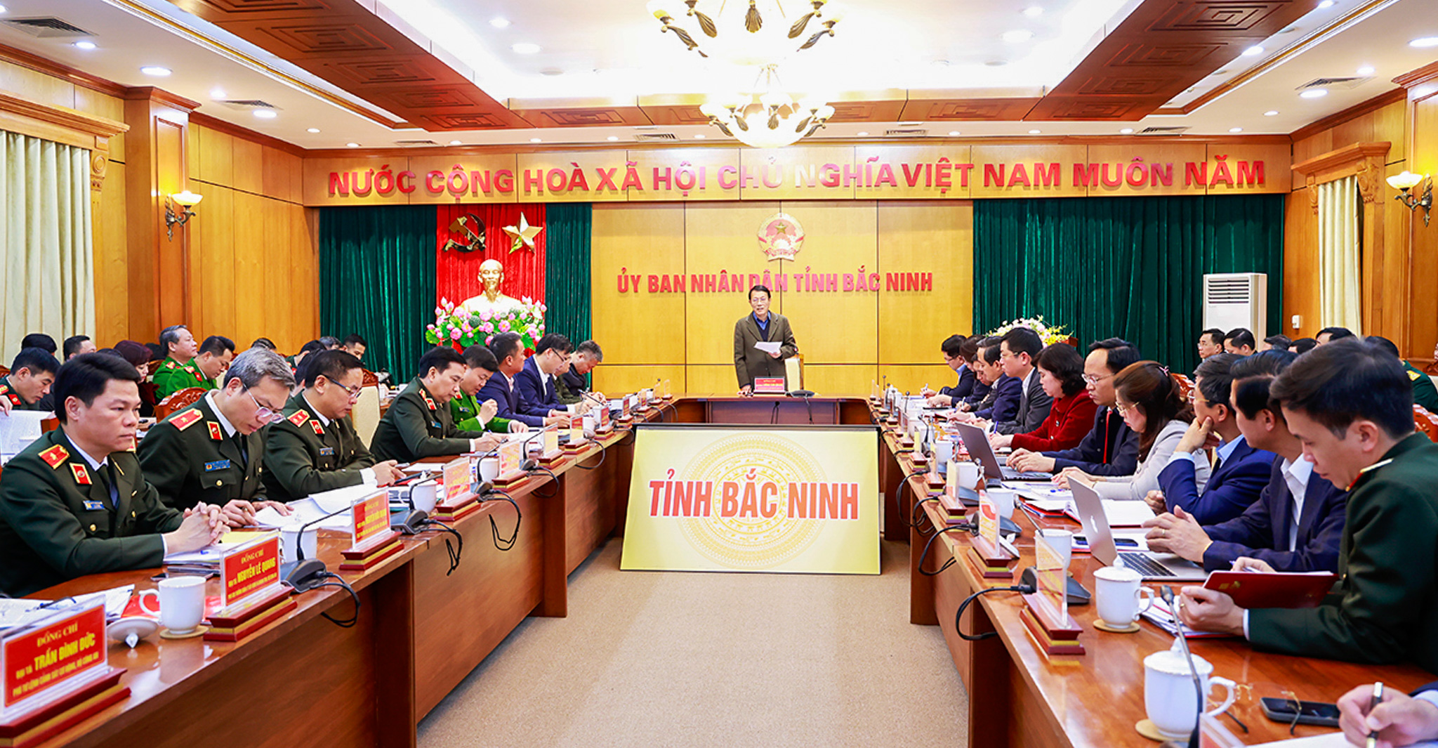 Bộ trưởng Bộ Công an Lương Tam Quang làm việc với Bắc Ninh, gỡ 'nút thắt' sân bay Gia Bình - Ảnh 1. Bộ trưởng Bộ Công an Lương Tam Quang làm việc với Bắc Ninh, gỡ vướng mắc của sân bay Gia Bình - Ảnh 1.