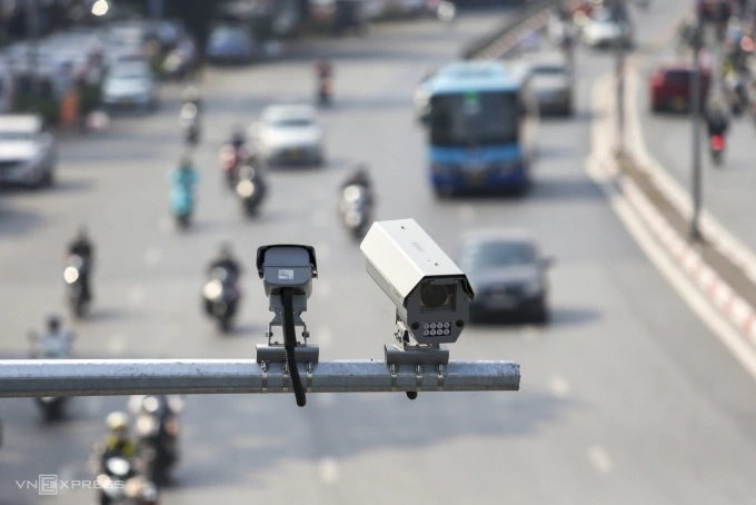 Một cụm camera AI trên phố Trần Khát Chân. Ảnh: Việt An