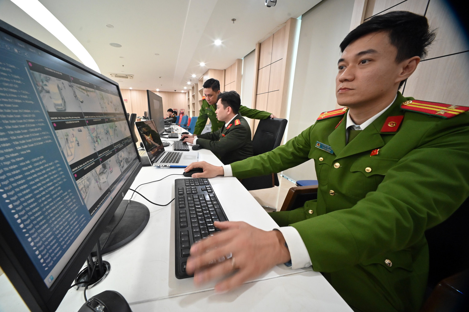 CẬN CẢNH quy trình phạt nguội vi phạm trật tự đô thị của Công an Hà Nội, 