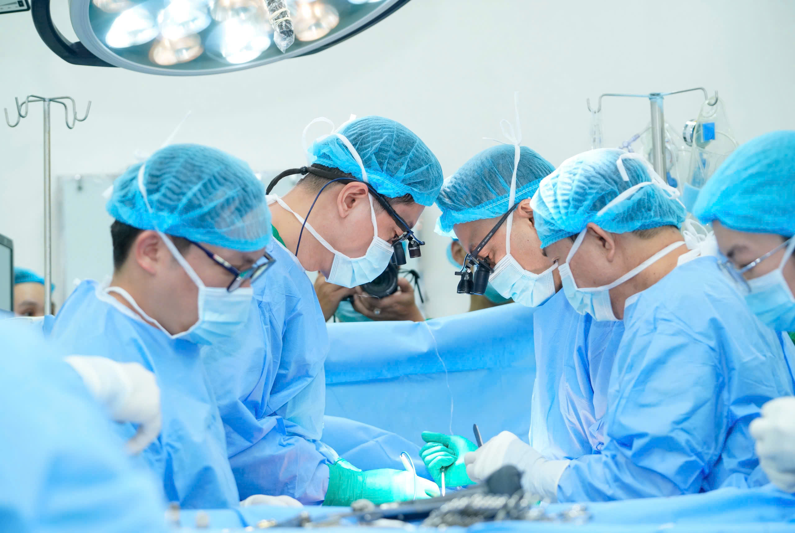 Ca ghép tim sinh tử giành lại sự sống cho cậu bé 15 tuổi ở Bệnh viện Đại học Y Dược TP.HCM 1 Ca ghép tim sinh tử giành lại sự sống cho cậu bé 15 tuổi ở Bệnh viện Đại học Y Dược TP.HCM - Ảnh 1.