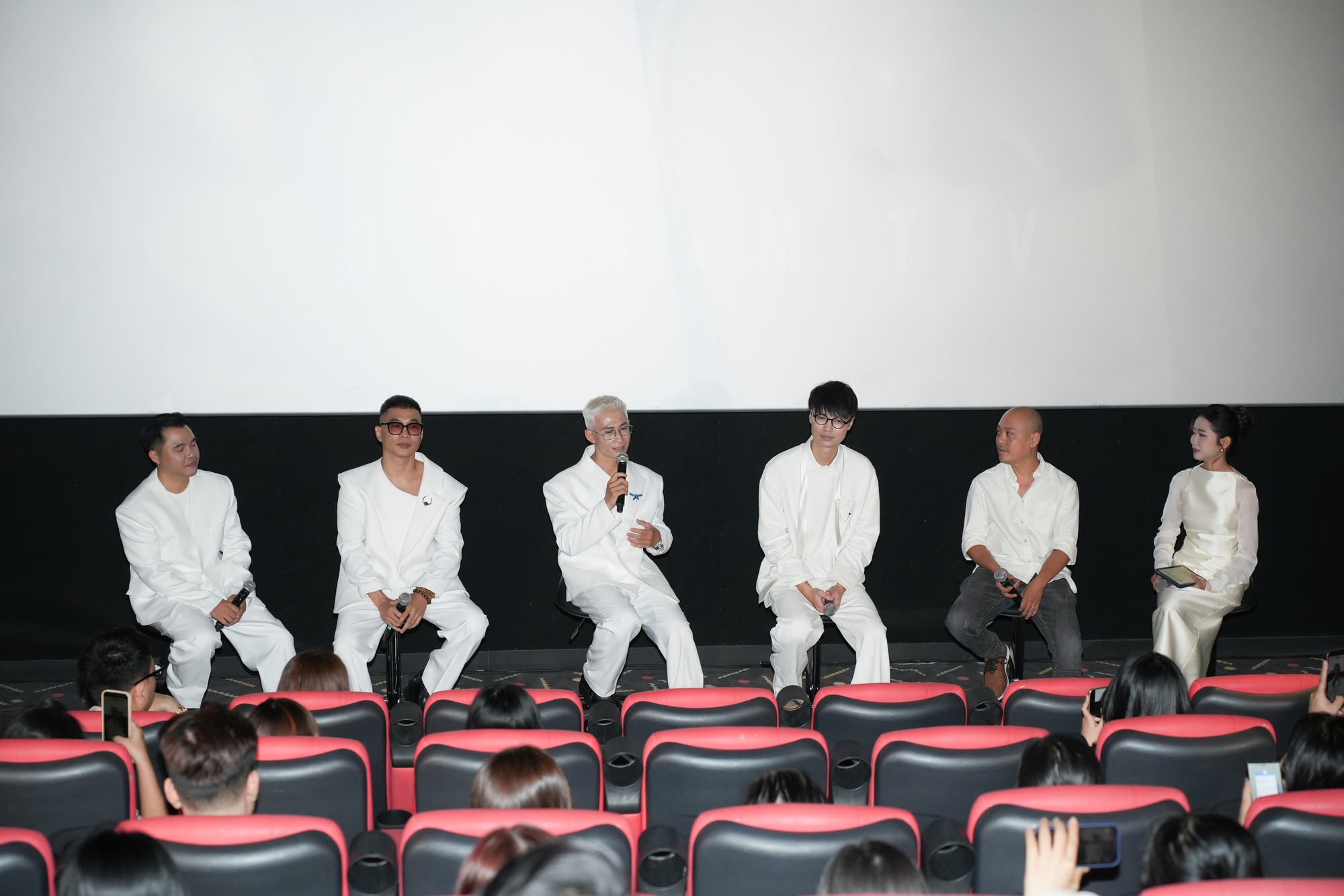 Karik hỏi thẳng: “Ca sĩ ảo biểu diễn thế nào, có làm rapper được không?”- Ảnh 3.