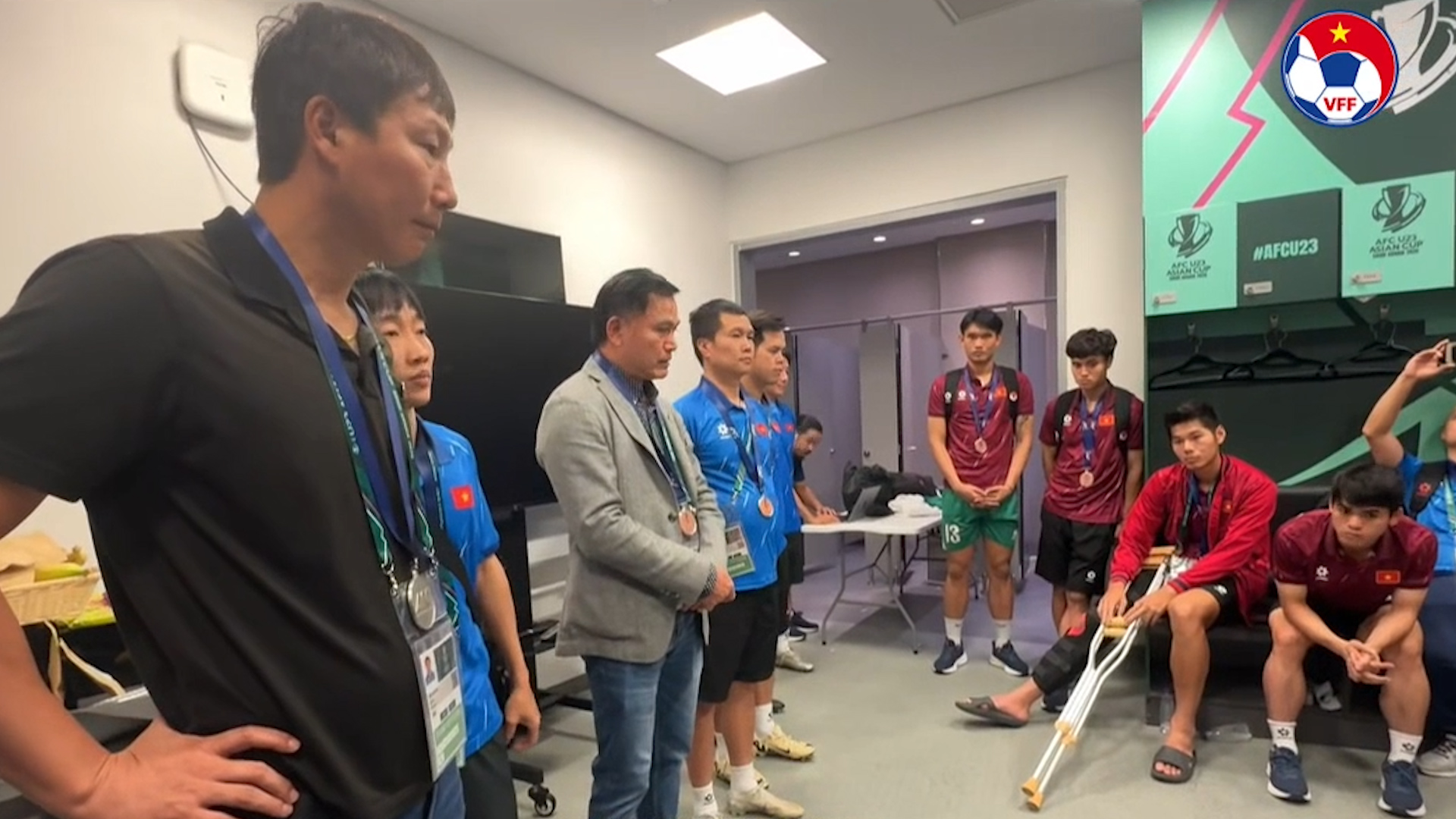 Trưởng đoàn dặn dò cực hay U.23 Việt Nam: 'Các giá trị ảo nâng mình lên được thì cũng vùi dập mình được'- Ảnh 1. Trưởng đoàn dặn dò cực hay U.23 Việt Nam: 'Các giá trị ảo nâng mình lên được thì cũng vùi dập mình được'- Ảnh 1.