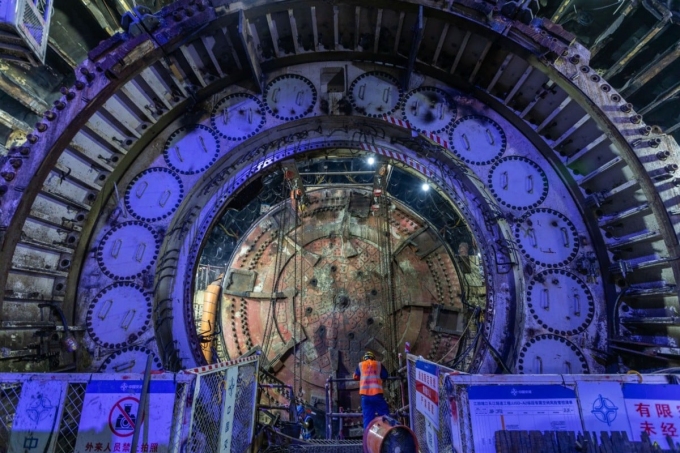 Cách Trung Quốc cứu cỗ máy 50 triệu USD kẹt dưới lòng đất