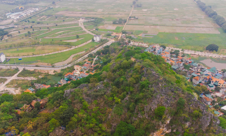 Ngọn núi ngay ở Hà Nội cao chỉ hơn 100m: Cách trung tâm 20km, thuộc quần thể Di tích quốc gia đặc biệt- Ảnh 1.