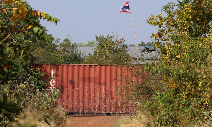 Rào chắn bằng container và dây thép gai tại khu vực biên giới Campuchia - Thái Lan trong ảnh công bố ngày 5/1. Ảnh: Nation Thailand