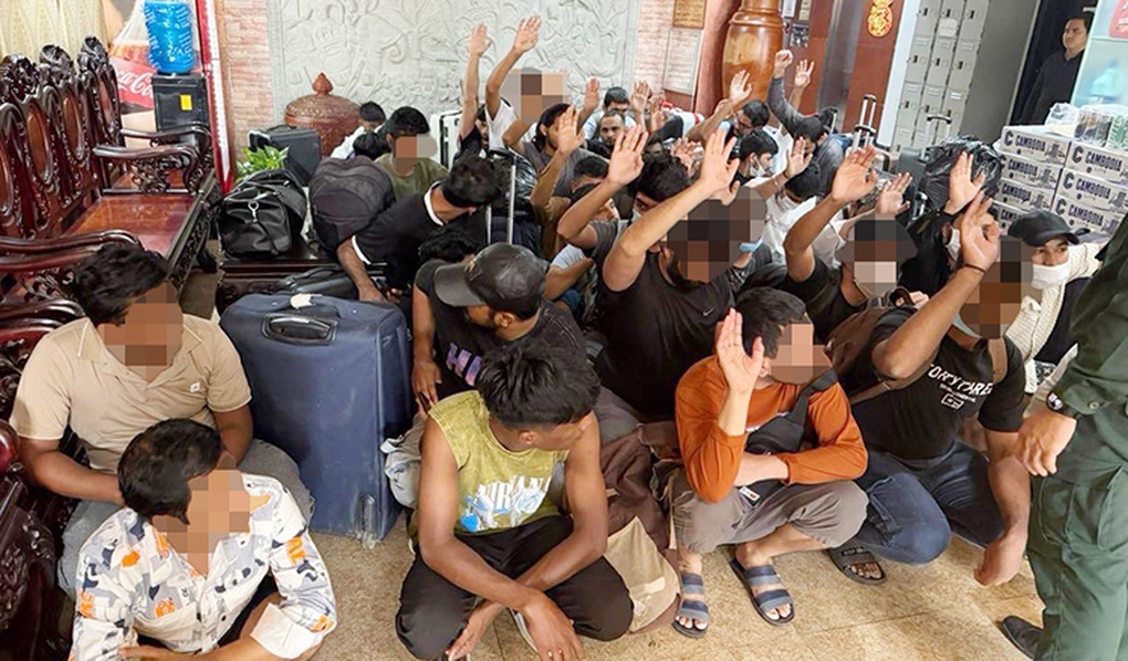 Campuchia đột kích loạt hang ổ lừa đảo, bắt 300 nghi phạm  - 1