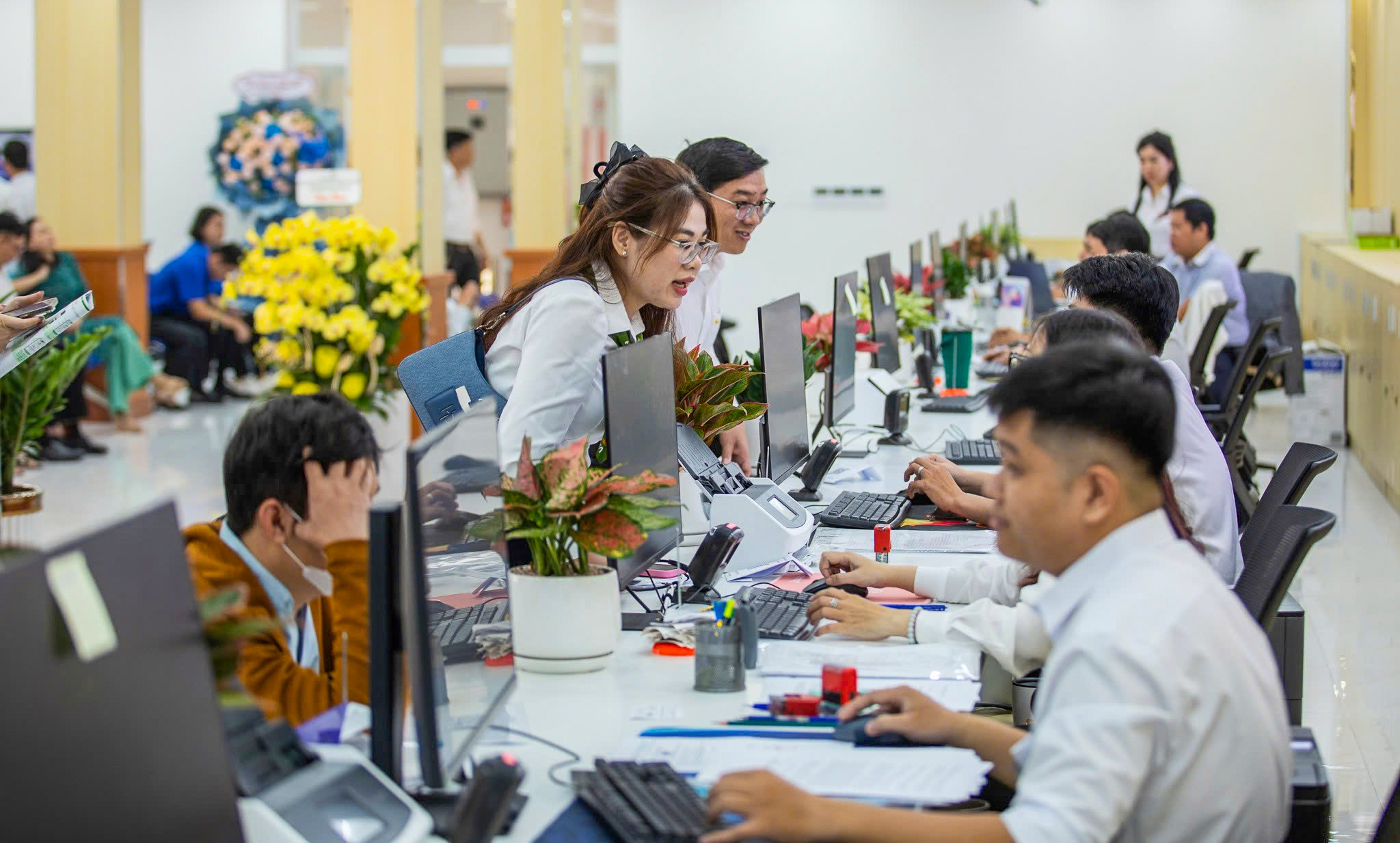 Cán bộ - Ảnh 1.