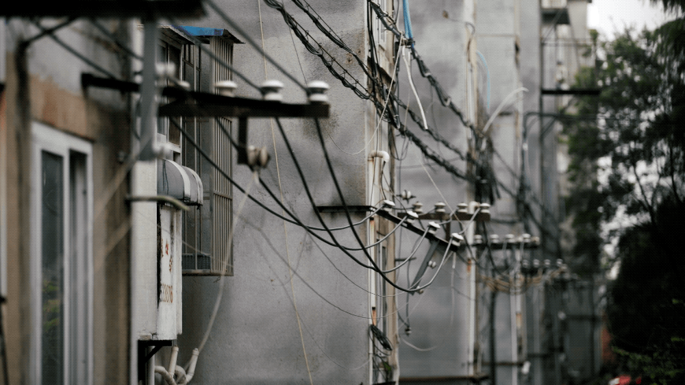 Căn hộ 46m² của đôi vợ chồng mới cưới trong nhà tập thể cũ gây sốt: Vì sao người trẻ đang “quay xe” về nhà cũ trung tâm - nhỏ nhưng đáng tiền hơn?- Ảnh 1.