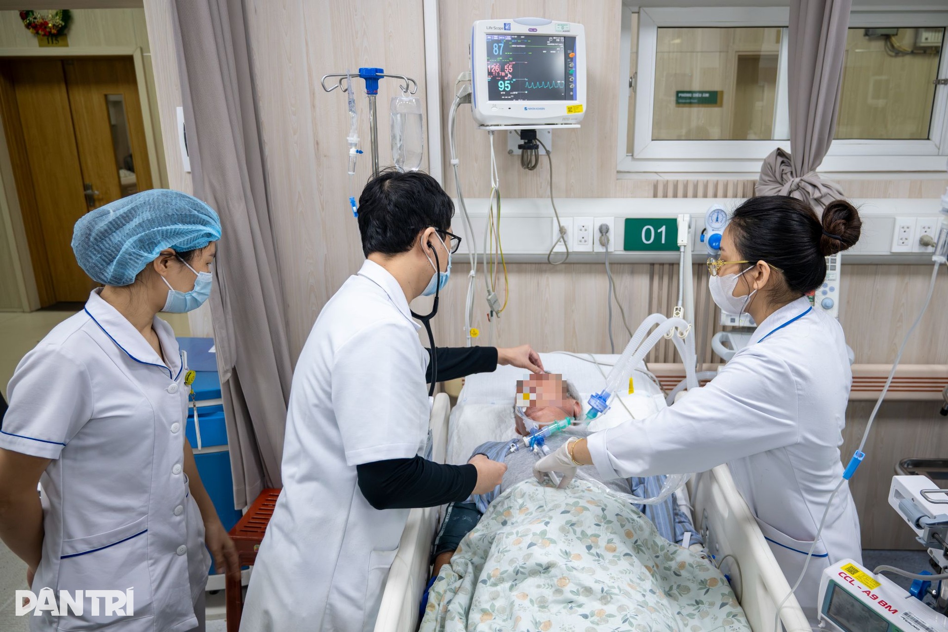 “Cân não” với từng nhịp tim tại nơi giữ trăm sinh mệnh xuyên Tết - 1 “Cân não” với từng nhịp tim tại nơi giữ trăm sinh mệnh xuyên Tết - 1