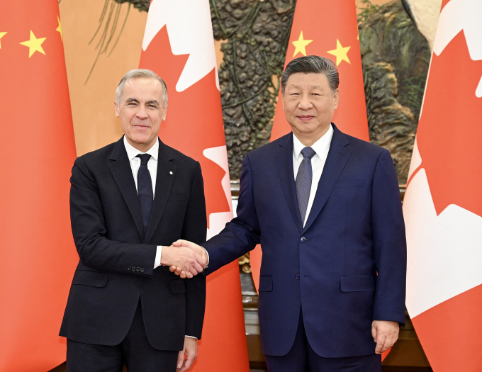 Chủ tịch Trung Quốc Tập Cận Bình (phải) và Thủ tướng Canada Mark Carney tại Đại lễ đường Nhân dân, Bắc Kinh ngày 16/1. Ảnh: AFP