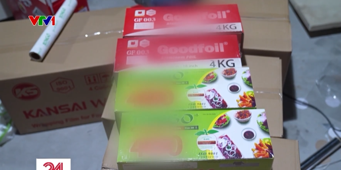Phát hiện cơ sở sản xuất màng bọc thực phẩm giả chứa chất cấm ở Hà Nội: Cảnh báo nguy cơ gây dậy thì sớm ở nữ giới và vô sinh ở nam giới- Ảnh 1.