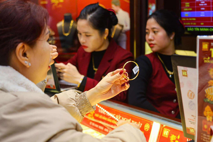 Giá vàng hôm nay 13/1: Cao nhất lịch sử, vượt 4.600 USD/ounce- Ảnh 1.