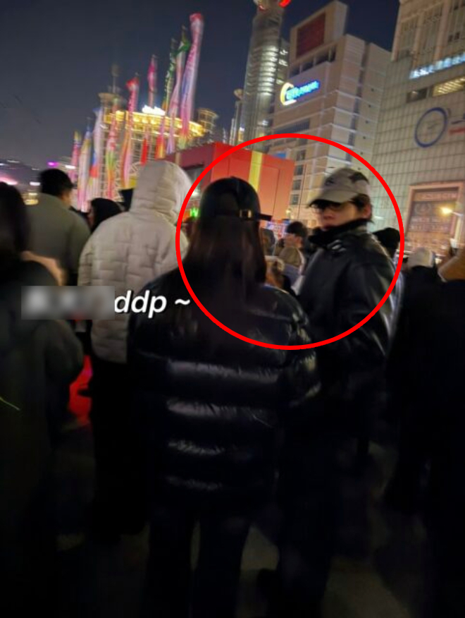 Cặp đôi đầu năm chính thức lộ diện, danh tính gây xôn xao MXH- Ảnh 2.