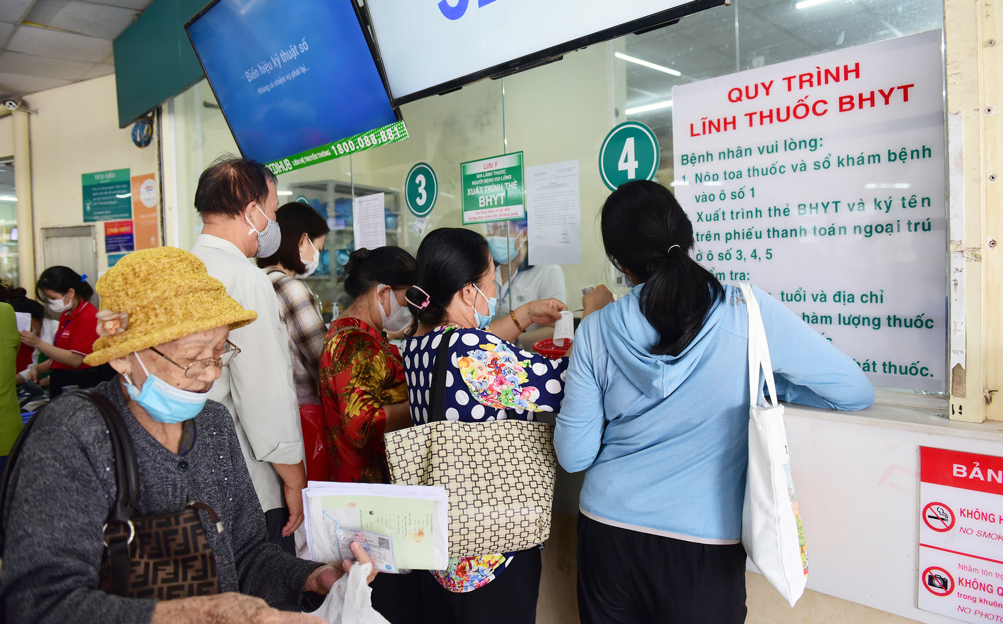 Sau 6 tháng kê đơn ngoại trú trên 30 ngày: Rà soát toàn quốc, đảm bảo quyền lợi người bệnh - Ảnh 1. bảo hiểm y tế - Ảnh 1.