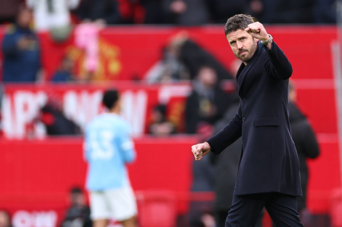 HLV Michael Carrick ăn mừng sau trận Man Utd thắng Man City 2-0 ở vòng 22 Ngoại hạng Anh trên sân Old Trafford, Manchester, Anh hôm 17/1. Ảnh: AMA